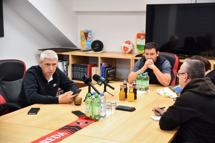 Terítéken a nemzeti szimbólumok betiltása (Fotó: Pál Zoltán - fkcsikszereda.ro)