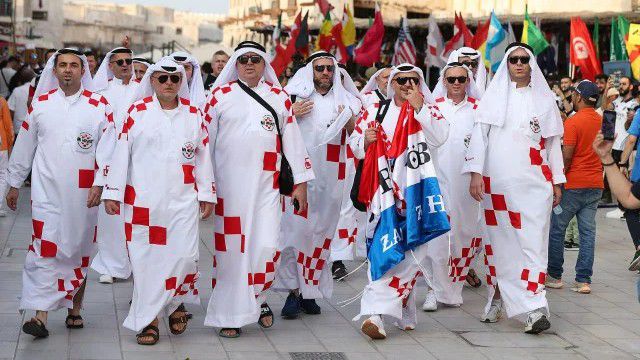 A horvát szurkolók nagy feltűnést keltettek Katarban (Fotó: Reddit)