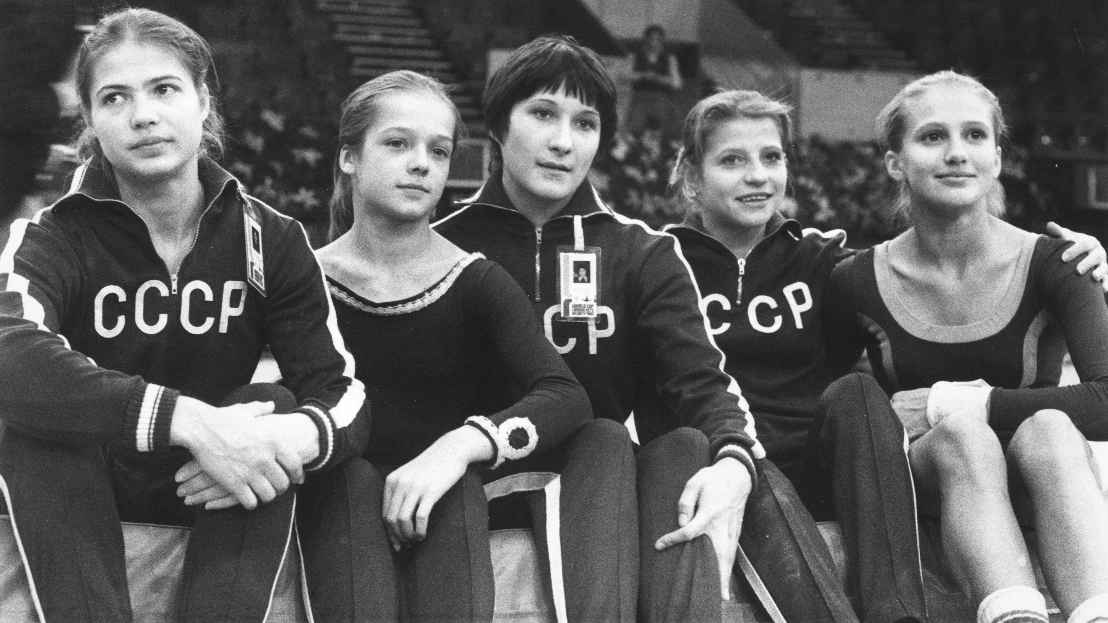 A hetvenes évek szovjet tornászválogatottja. Középen Szaagyi. Balra az egyik nagy sztár, Ljudmila Turiscseva, jobbról a második a másik nagy csillag, Olga Korbut (Fotó: Getty Images)