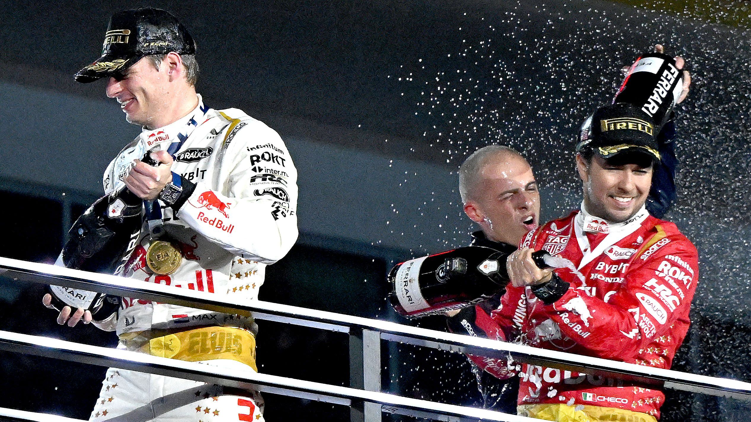 Verstappen (fehérben) és Pérez együtt örülhetett Las Vegasban (Fotó: Getty Images)