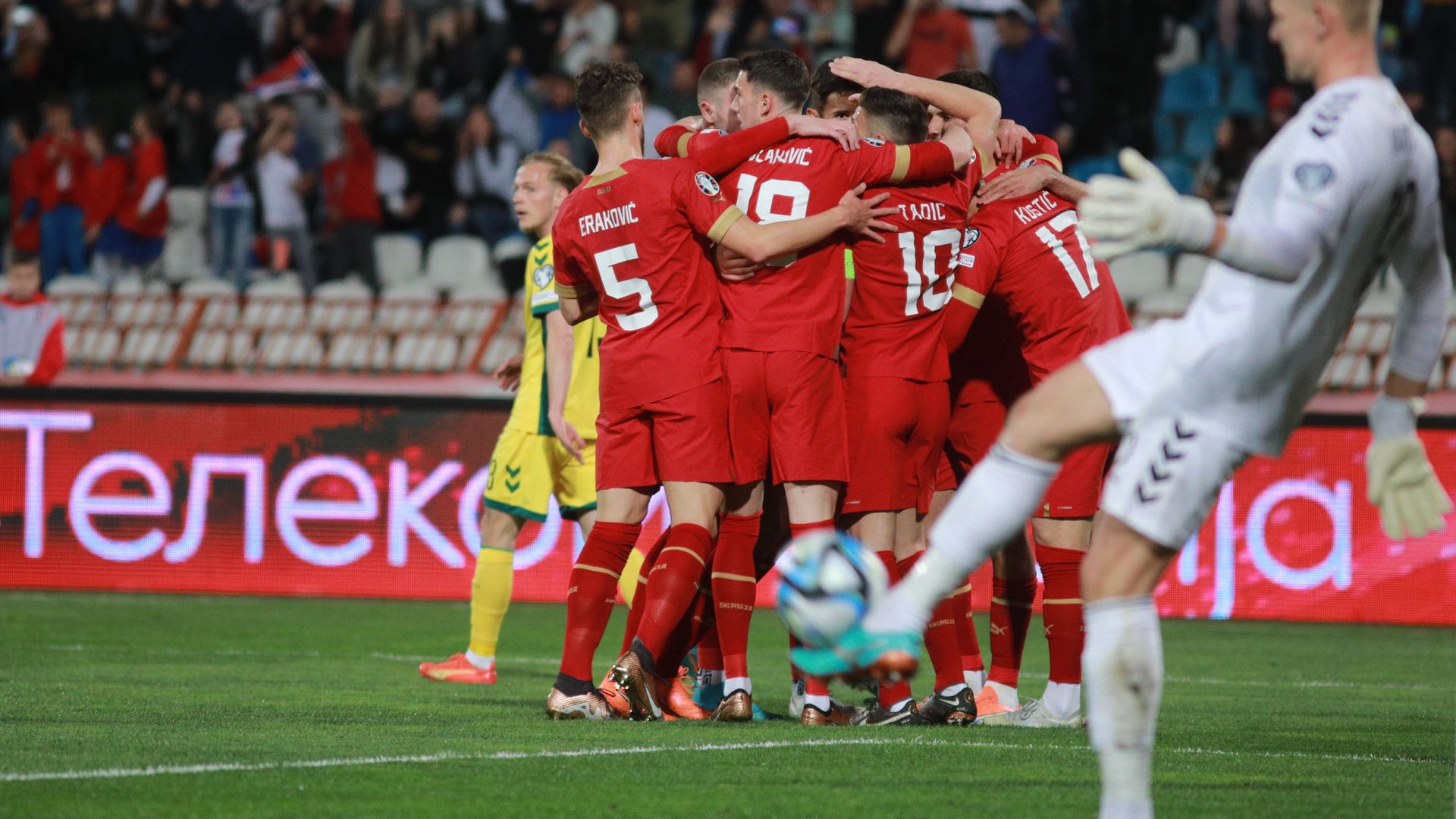 A magyar válogatott az első fordulóban szabadnapos volt, közben a rivális Szerbia kétgólos győzelemmel kezdett. (Fotó: Getty Images)