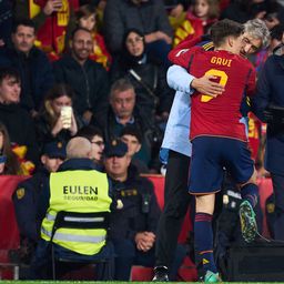 A Barca a spanyol kapitányt hibáztatja a kulcsjátékosa súlyos sérülése miatt – videóval