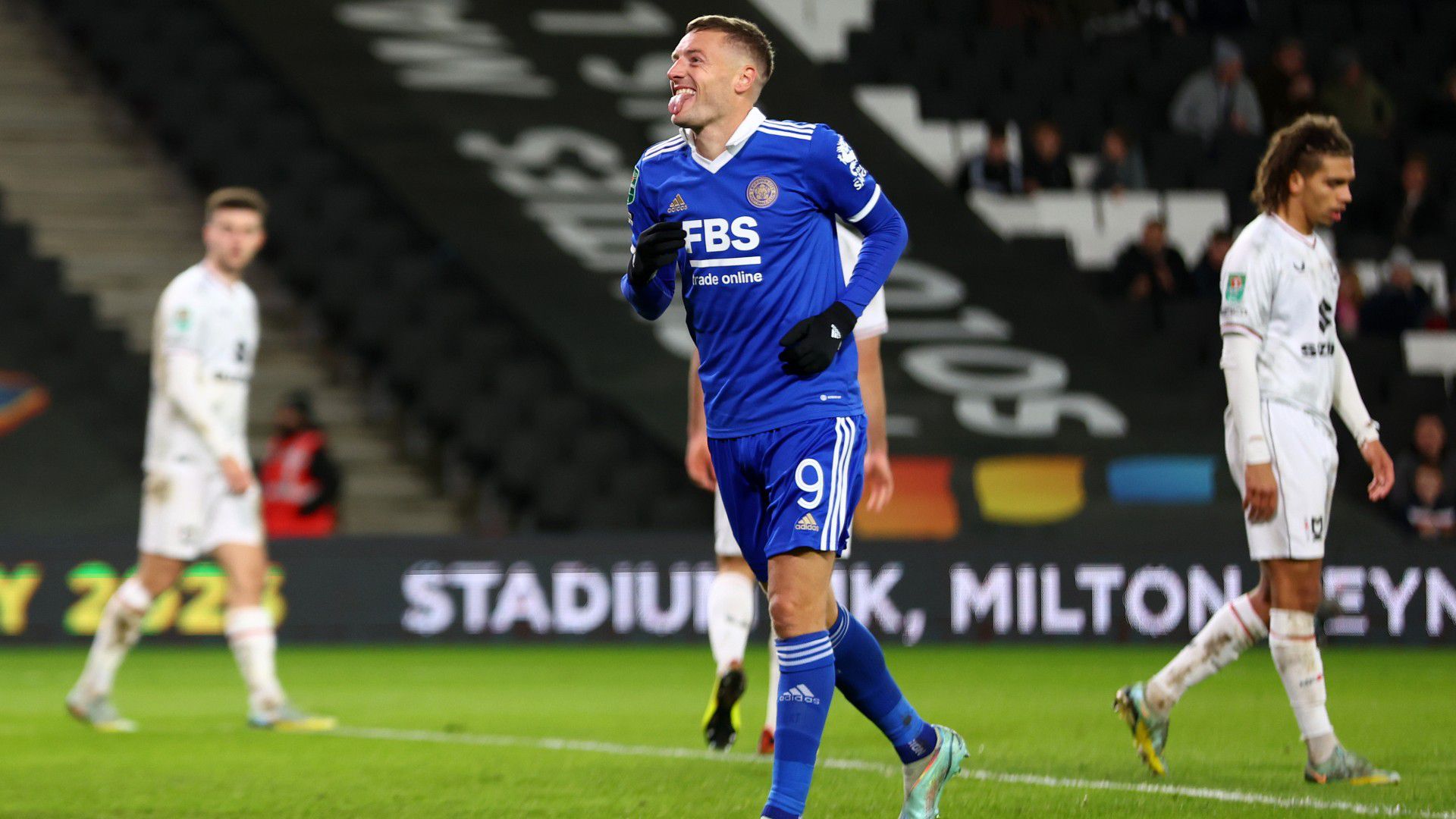 Jamie Vardy állította be a 3–0-s végeredményt a Milton Keynes–Leicester City meccsen