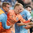 Két szurkoló örökös eltiltást kapott a melbourne-i futballrangadó után