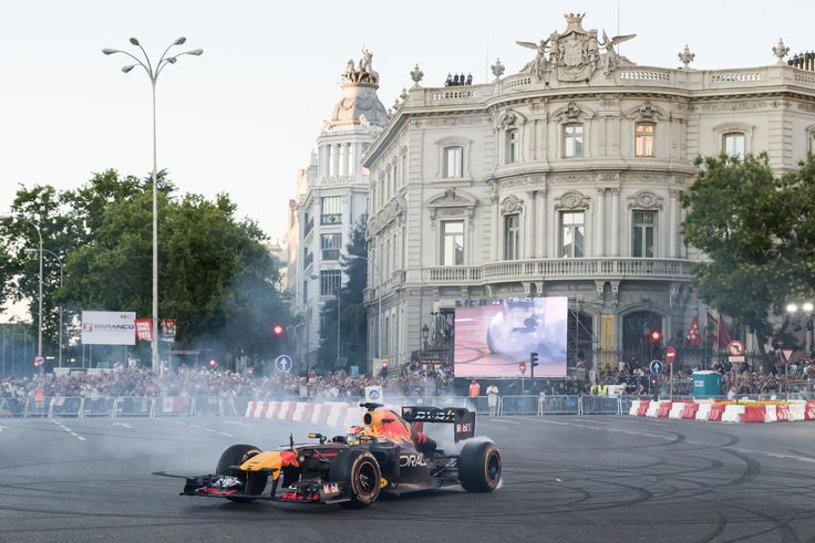 Idén ősszel újra Red Bull-versenyautók parádéznak Budapest utcáin