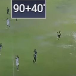 Felfüggesztették a negyvenkét percet hosszabbító játékvezető működését – videóval