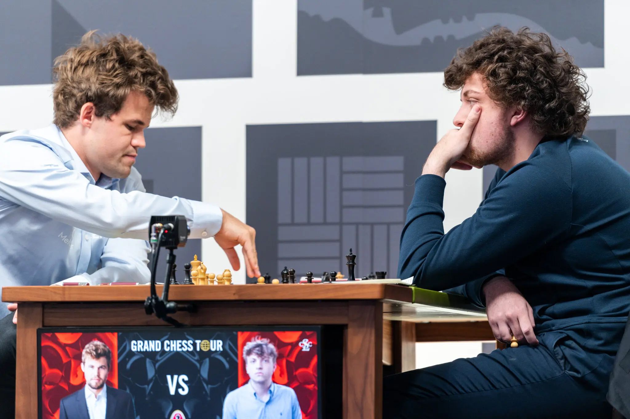 A világbajnok Magnus Carlsen (balra) tavaly Hans Niemann-t vádolta meg csalással / Fotó: Saint Louis Chess Club