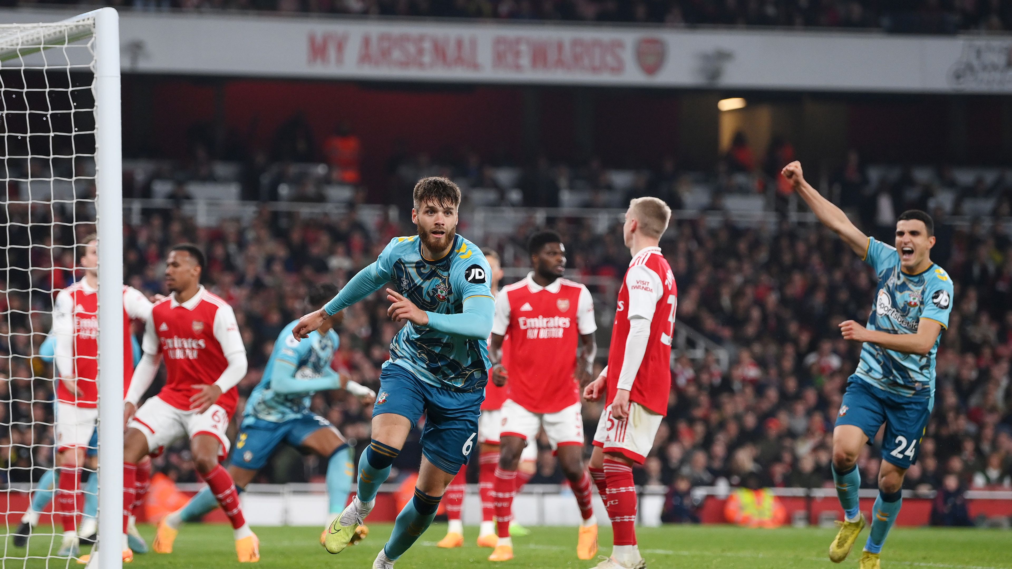 Duje Caleta-Car gólja után úgy tűnt, a Southampton mindhárom pontot elviszi az Arsenal otthonából, ám a londoniak elképesztő hajrával döntetlenre mentették a meccset.