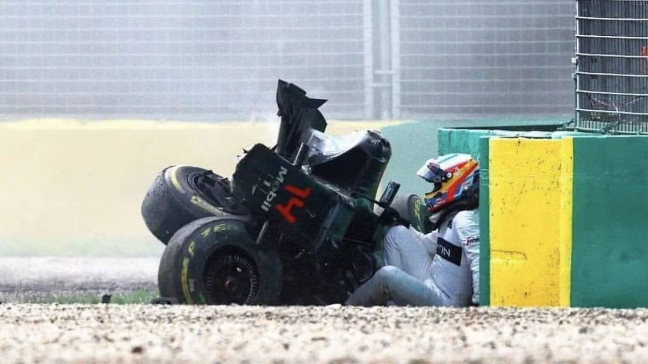Fernando Alonso 2016-ban hatalmas balesetet szenvedett az Ausztrál Nagydíjon (Fotó: Twitter/Sky Sports)
