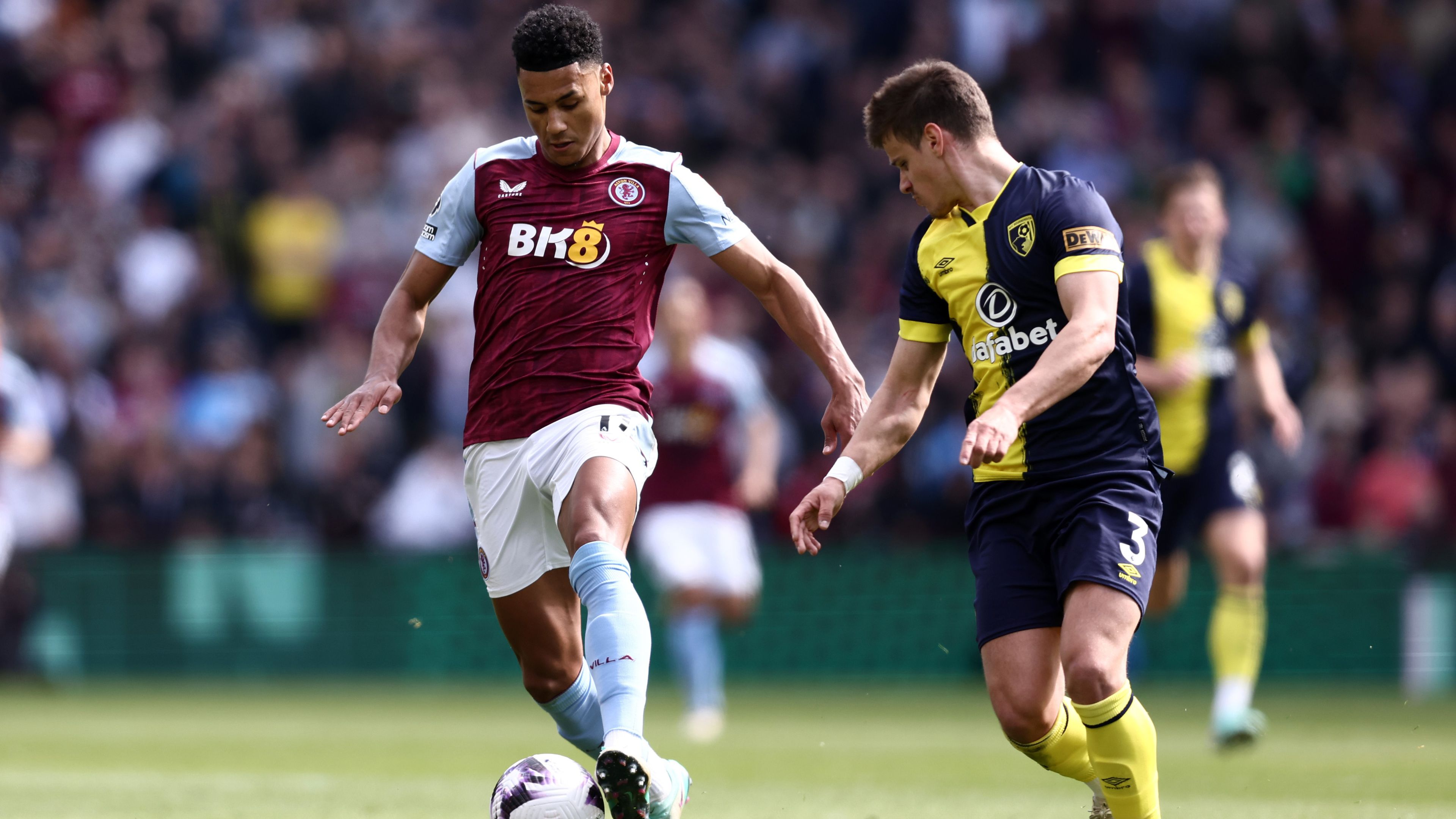 Kerkez Milos és Ollie Watkins kemény párharcot vívott, ám végül az Aston Villa örülhetett