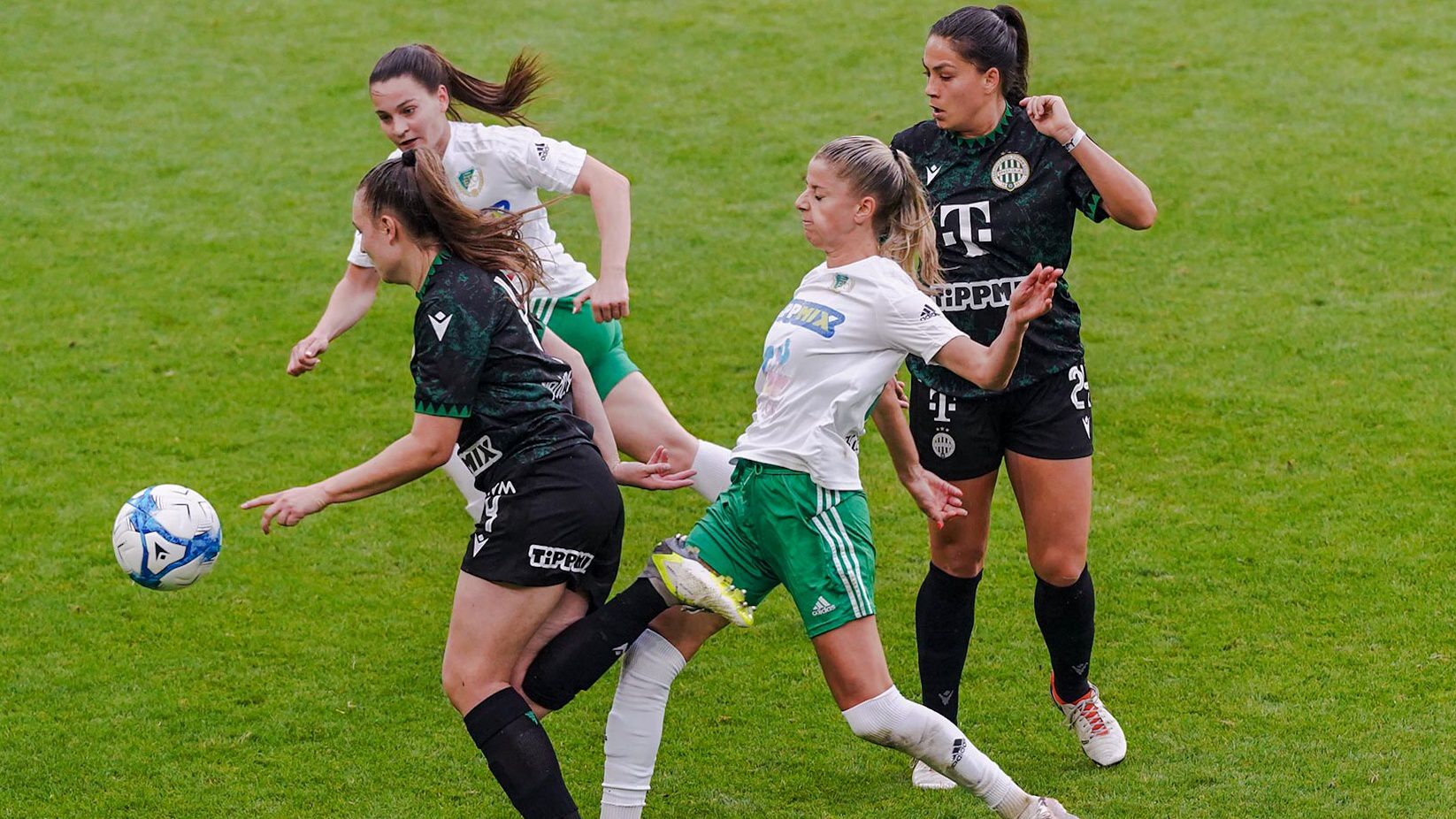 Kocsán Petra (jobbról a második) és az ETO nem tudta megállítani a Ferencvárost.