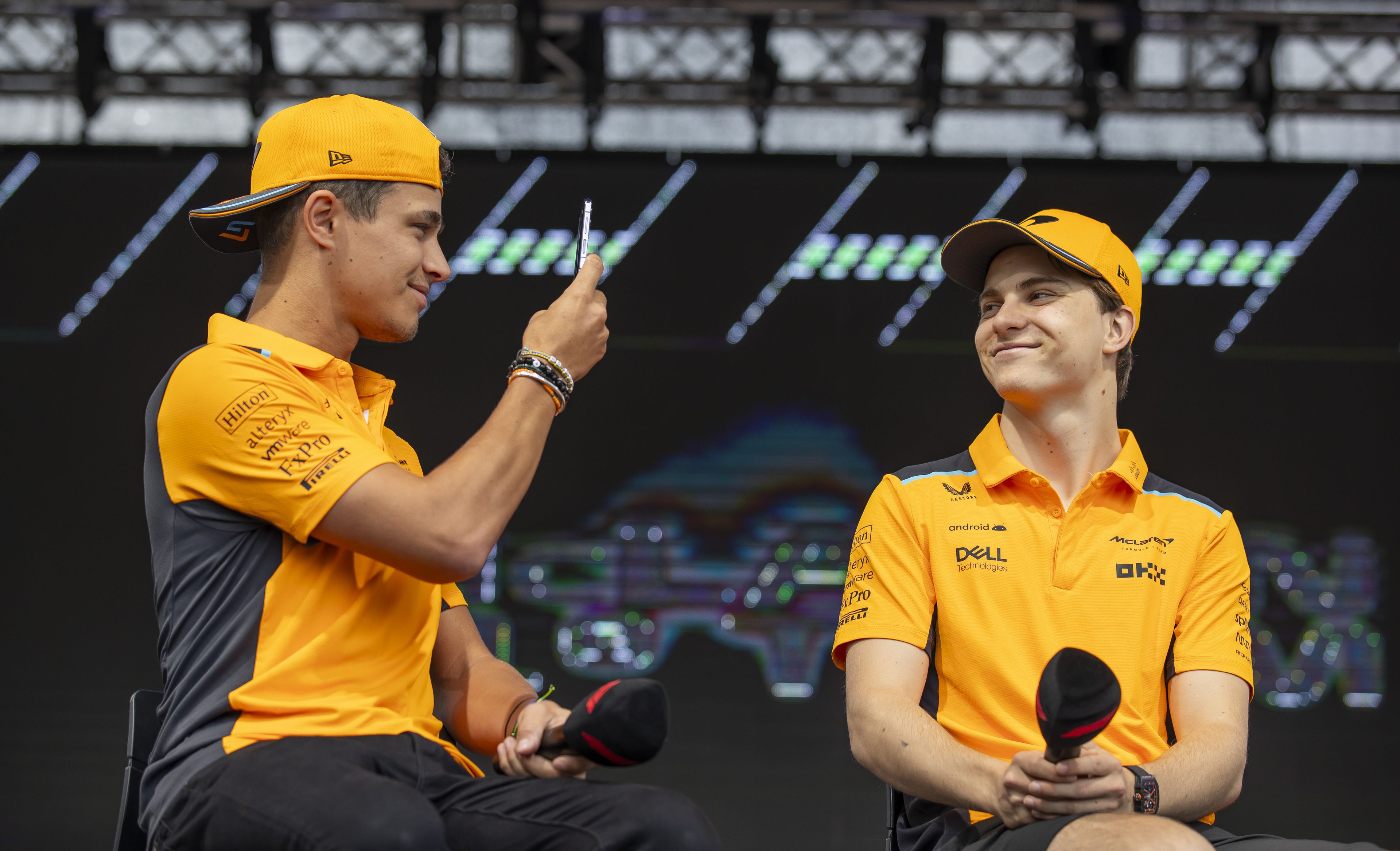 A McLaren pilótái Lando Noris és Oscar Piastri (Fotó: Czerkl Gábor)