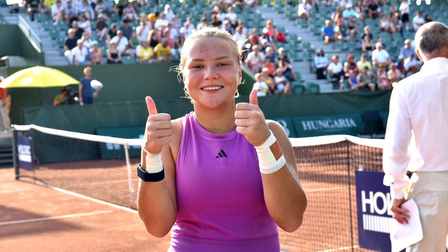 Snajder pedig az első mérkőzéslabdáját értékesítve megnyerte a találkozót (Fotó: Hungarian Tennis/Facebook)