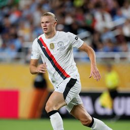 FOTÓ: 25 éves lett Erling Haaland, új frizurával rukkolt elő
