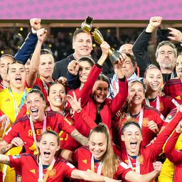 Belebukott a csókbotrányba a spanyol szövetség főtitkára