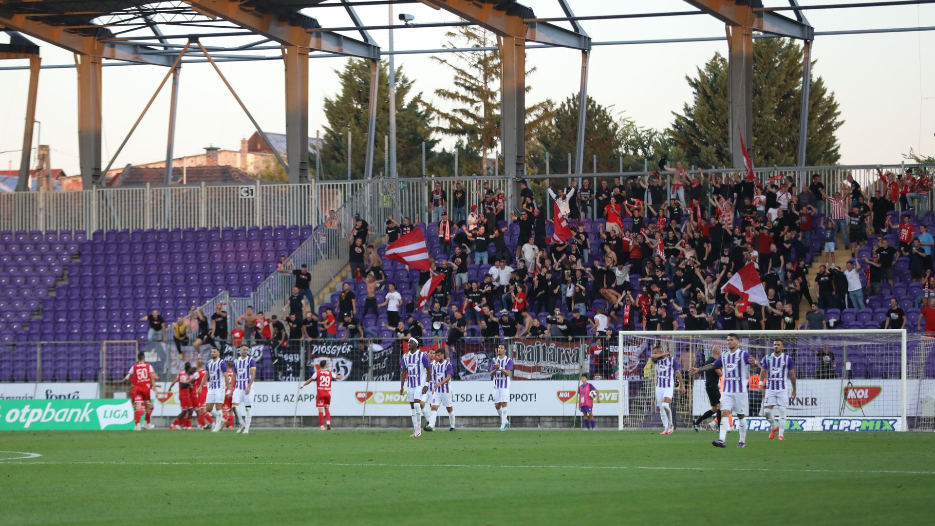 Örültek a diósgyőriek a gólnak, de később a játékvezető és a VAR elrontotta az örömüket. (Fotó: Juhász Sára)