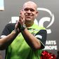 Kiesett Humphries és Price is, de a show-t a kilencnyilast dobó Van Gerwen vitte el Budapesten