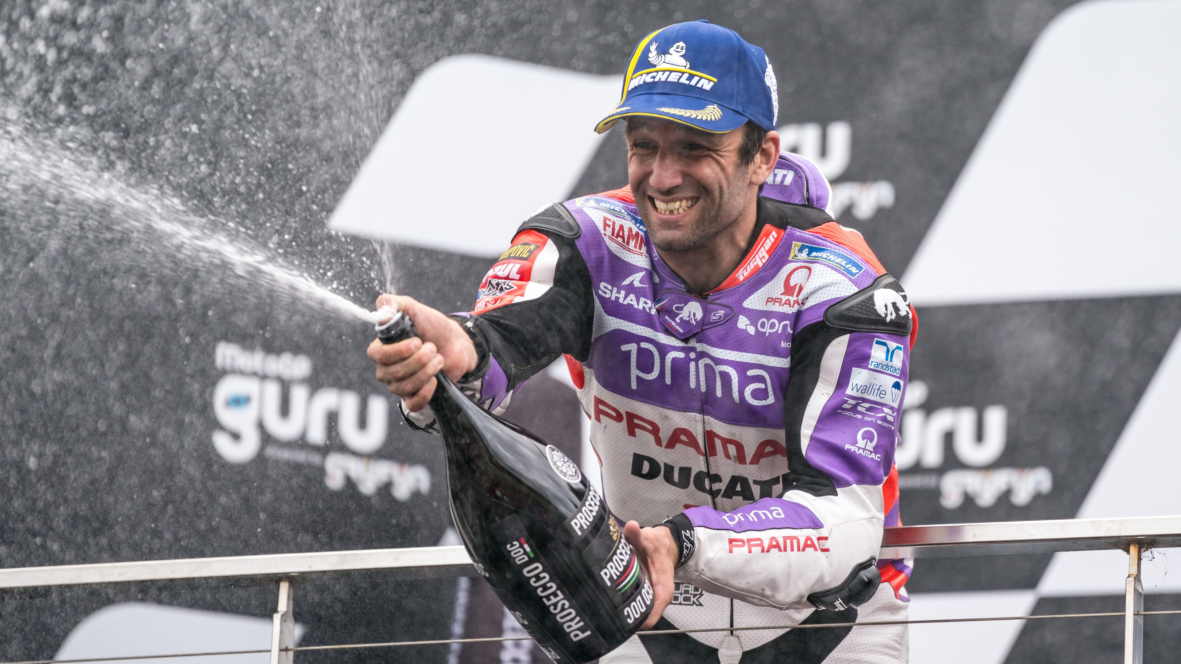 MotoGP: nagy fordulat az utolsó körben, Zarco győzött az Ausztrál Nagydíjon – videóval