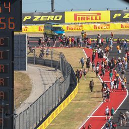 Kétszáz szurkoló berohant az austini F1-es pályára, miközben a versenyautók még kint voltak