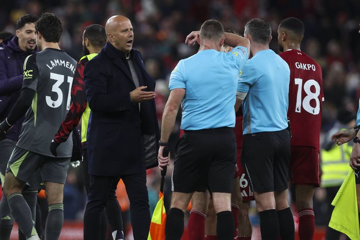 Arne Slot megszegte a Premier League szabályát, figyelmeztetésre számíthat