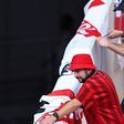 Káosz a stadion előtt, nem tudnak bejutni a szurkolók az angolok meccsére – videó