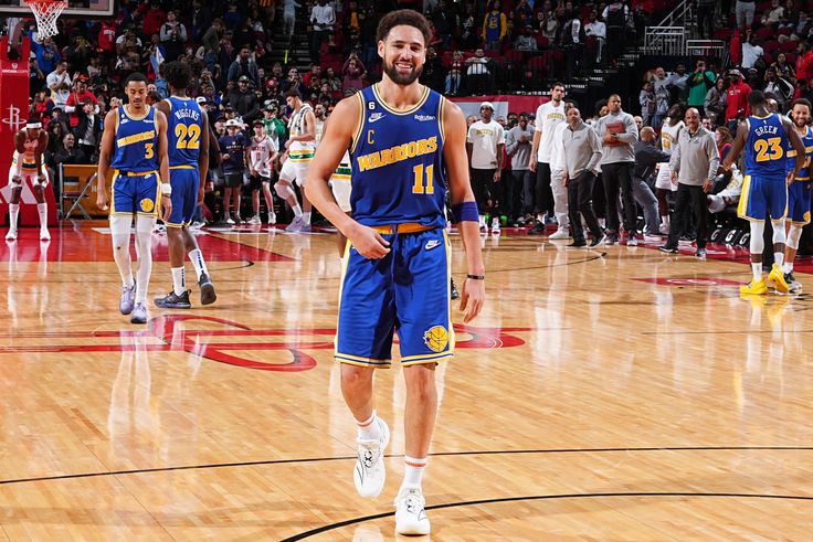 Thompson tíz hárompontost dobott, először nyert idegenben a GSW – videóval