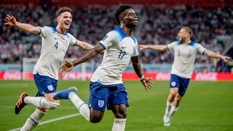 Bukayo Saka (középen) duplázott az első világbajnoki mérkőzésén