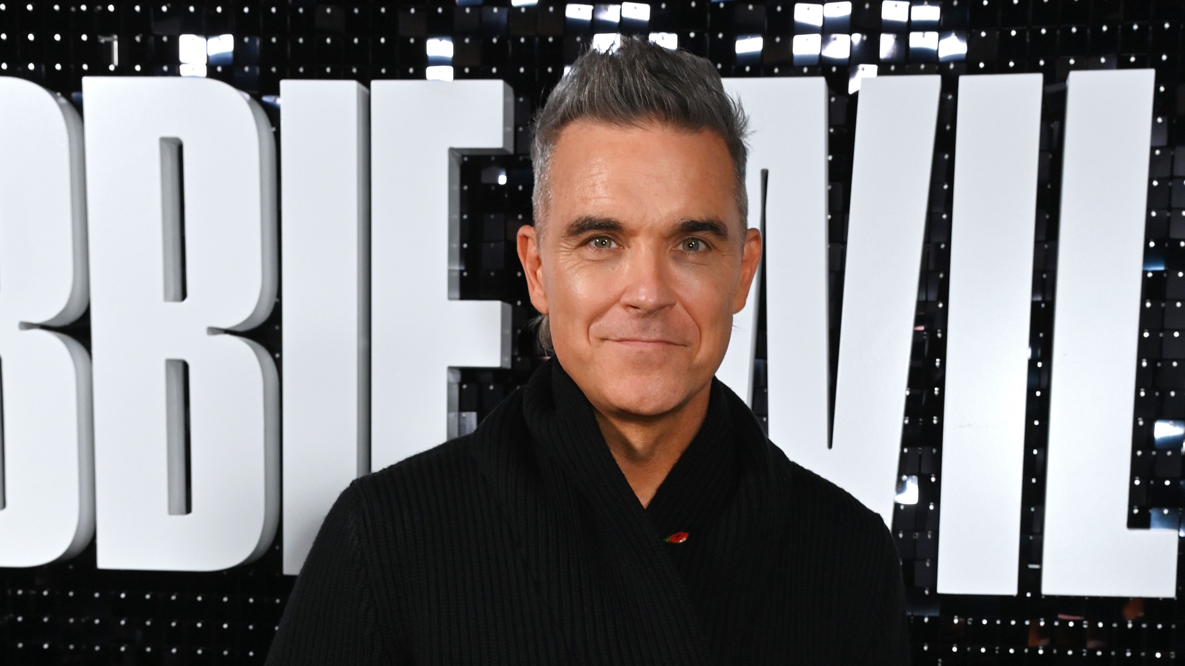 Elképesztő ötlet: Robbie Williams és Phil Taylor futballklubot vásárolna – sajtóhír