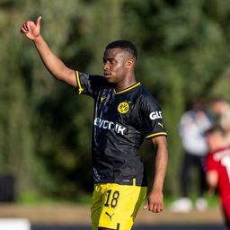 Hatott az ultimátum, a bizonytalan korú futballista hosszabbított a Dortmunddal