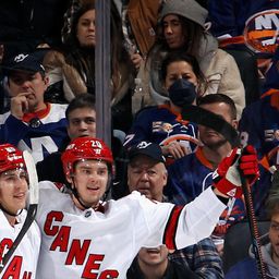 Idegenben nyert a Carolina az NHL-ben
