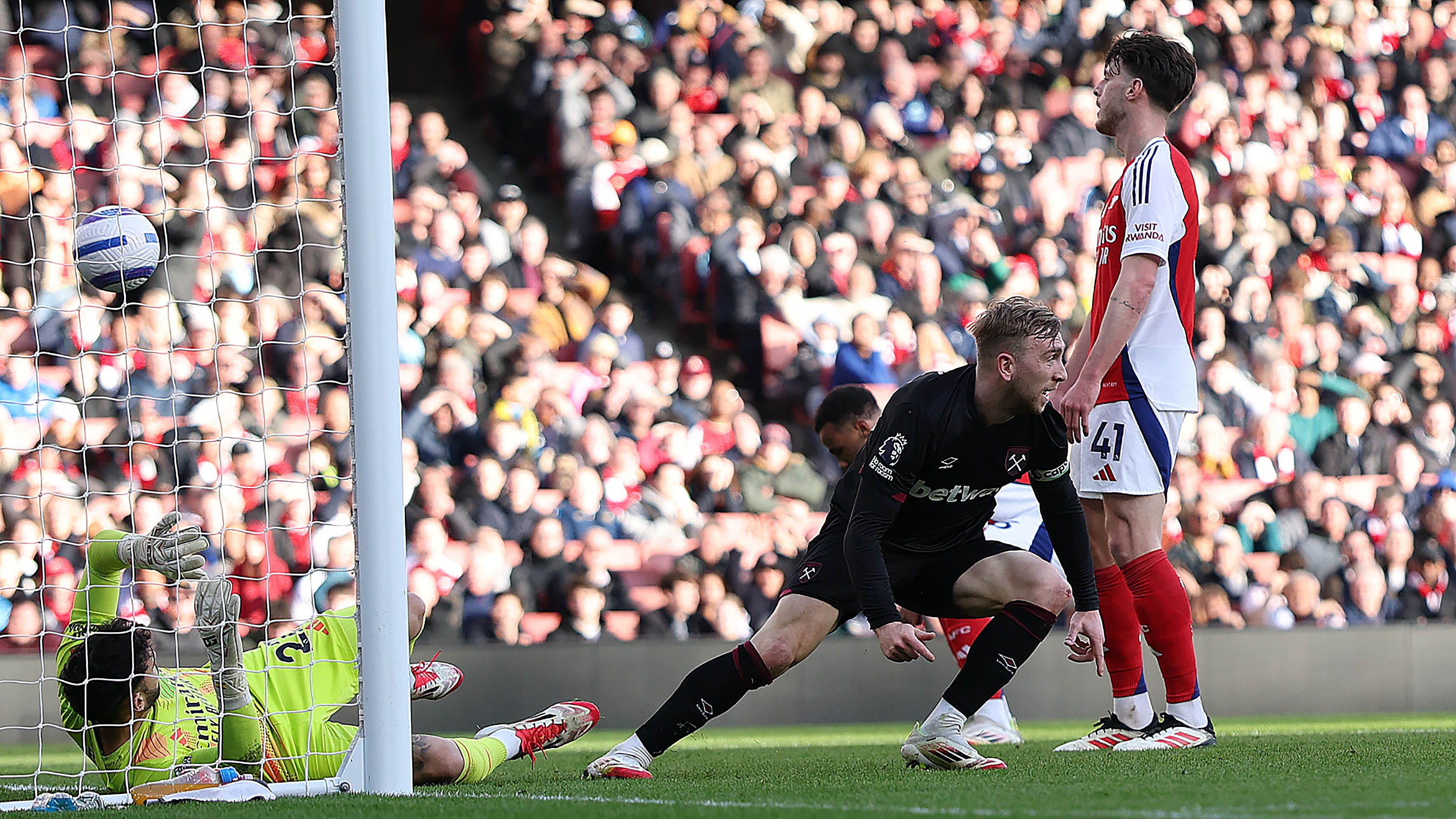 Az Arsenal otthon égett meg a West Ham ellen; Kerkezéknek sokba került a kiállítás