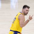 Meccsjegyeket ajándékozott a hoppon maradt szurkolóknak a Los Angeles Lakers sztárja