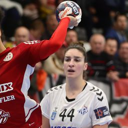 Arc- és állkapocscsonttörés, agyrázkódás – brutális sérülést szenvedett a DVSC játékosa