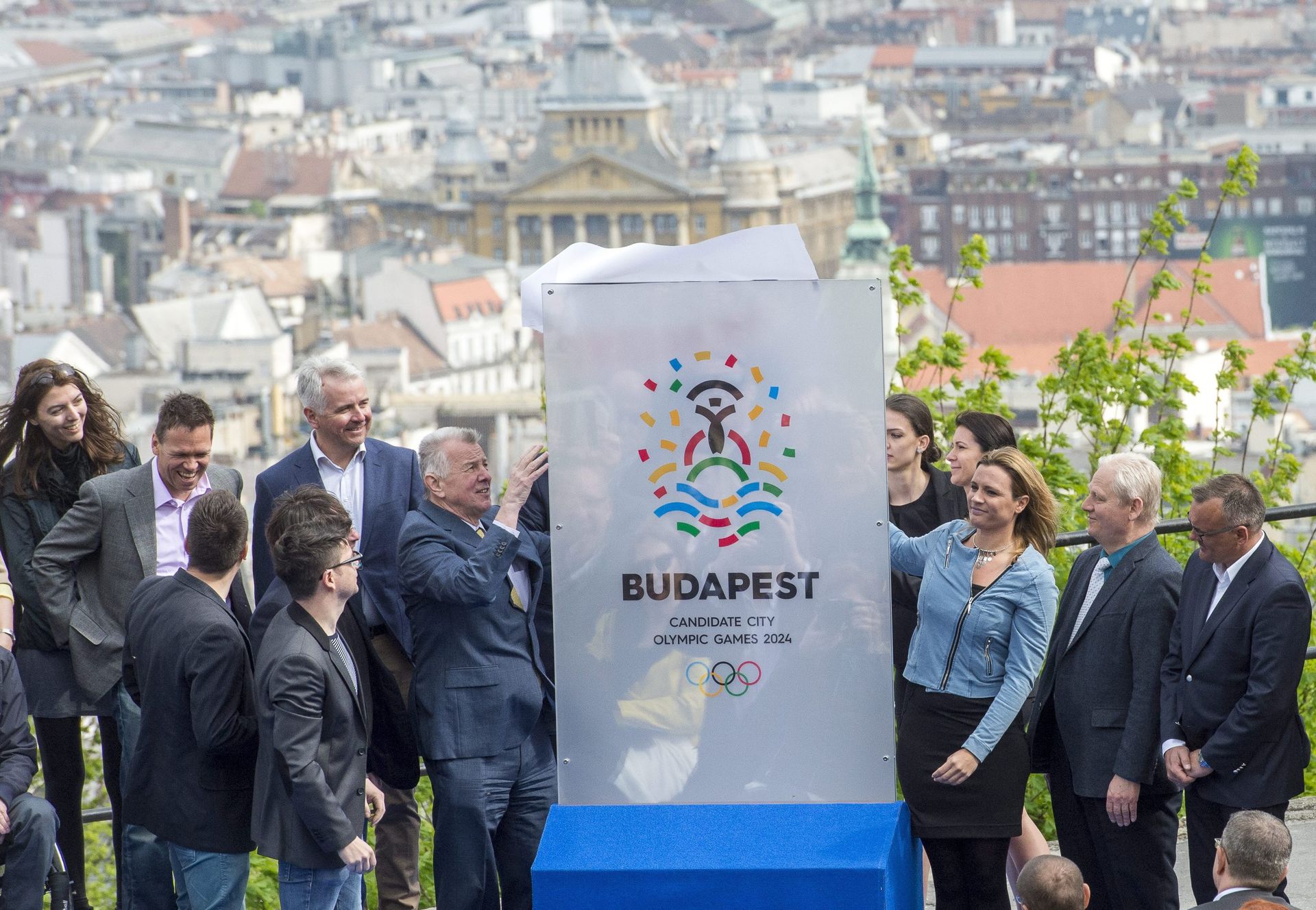 Amikor még realitásnak tűnt a 2024-es budapesti olimpia. Most már Fürjes Balázsnak (balről a második) kell ezt a projektet is menedzselnie (Fotó: MTI/Illyés Tibor)
