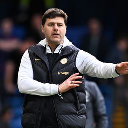 A Chelsea-nek nem kellett, így a nagy riválisnál köthet ki a sztáredző