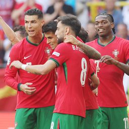 Komédiába illő öngól, önzetlen Ronaldo: Portugália csoportelsőként jutott tovább