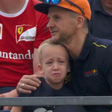 Különleges élménnyel lepte meg a Red Bull a csalódott kisfiút a Magyar Nagydíjon – videóval