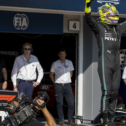 Hamilton csodát tett és megverte Max Verstappent Magyarországon