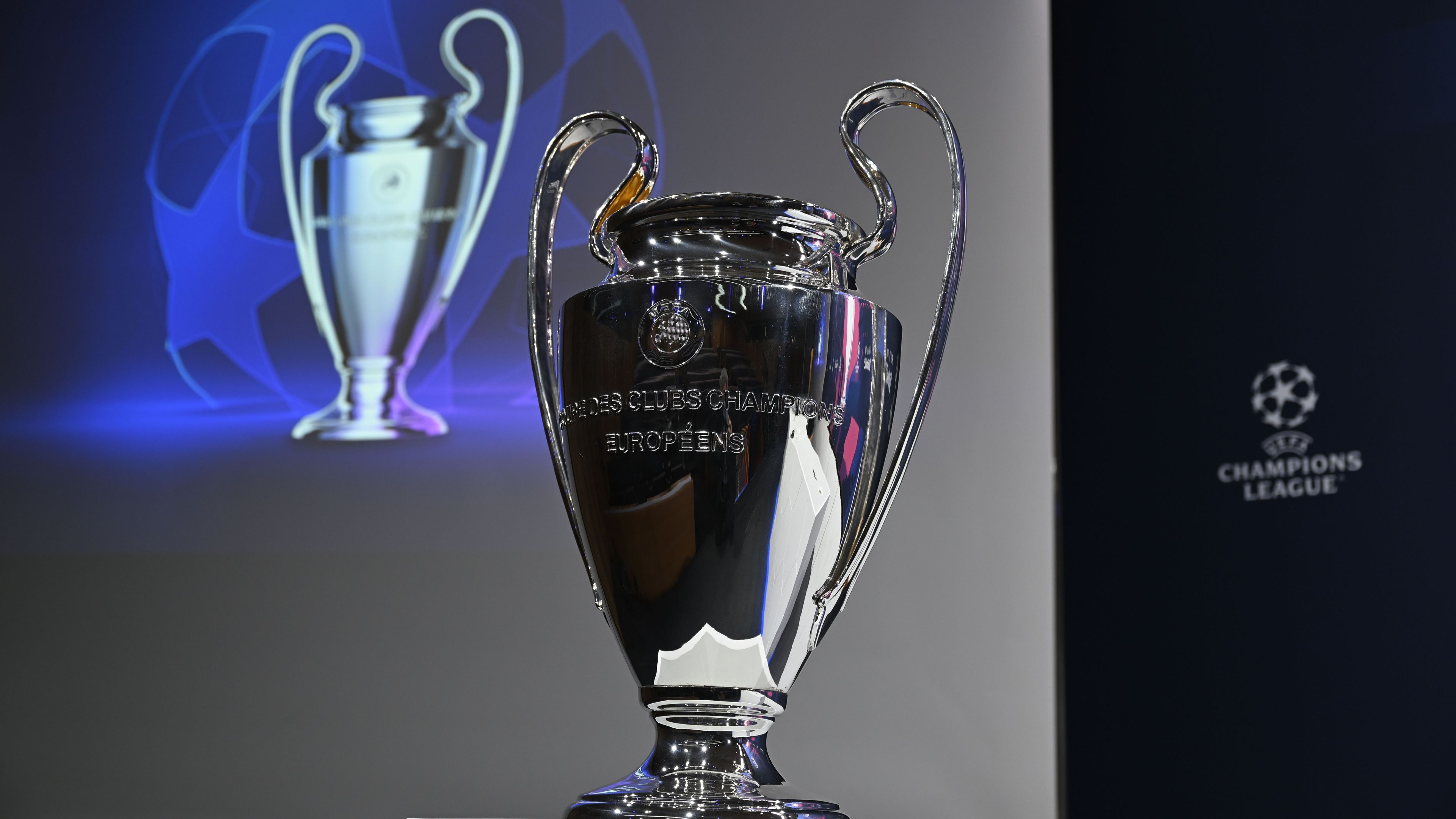 Sorsolják a Bajnokok Ligája, az Európa- és a Konferencia-liga harmadik fordulóját – hétfői sportműsor