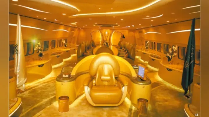 Az arany trón a repülőben – itt üldögélt Neymar