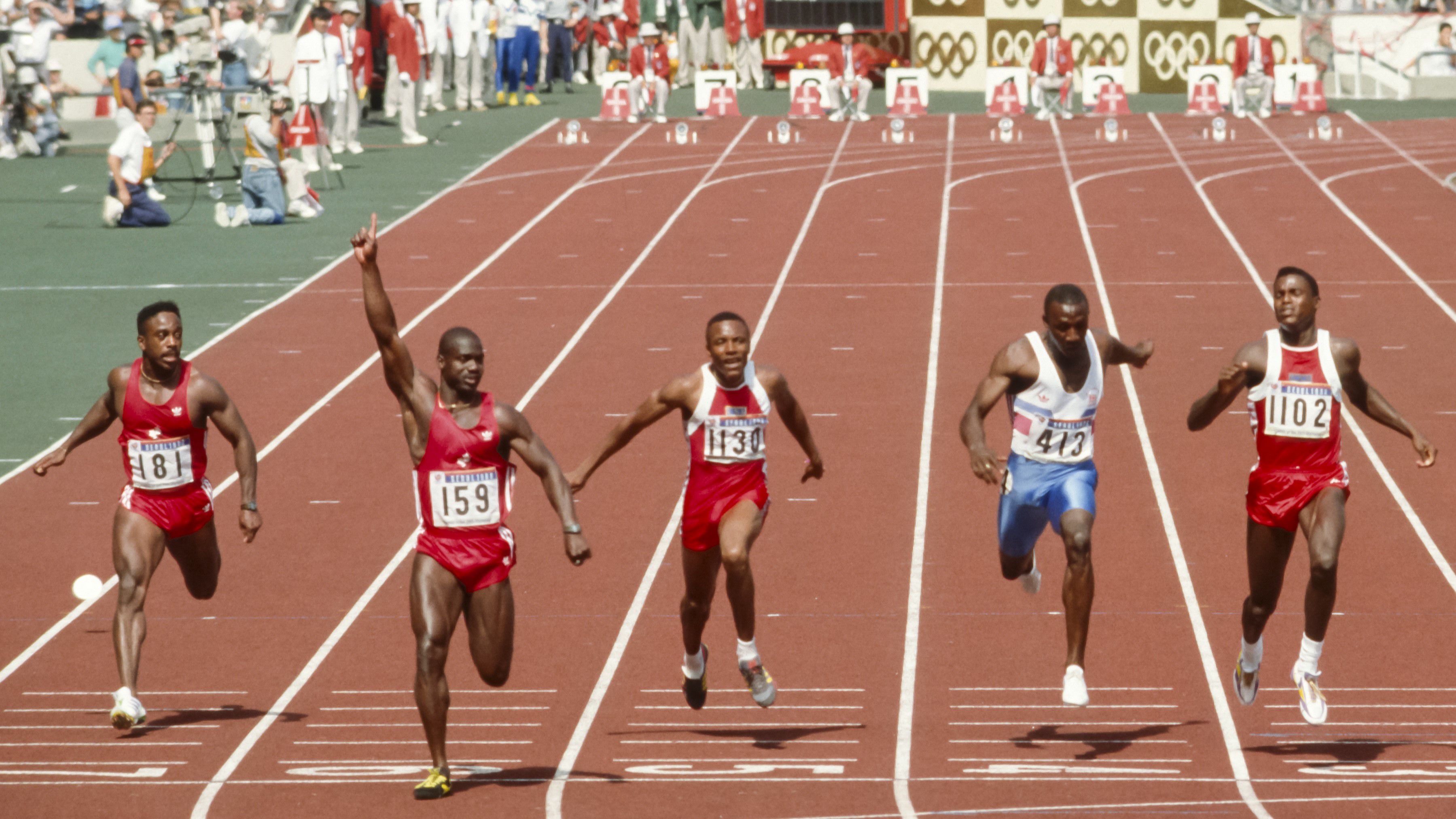 A sportág történetének legmocskosabb futamán így ünnepelt Ben Johnson (Fotó: Getty Images)