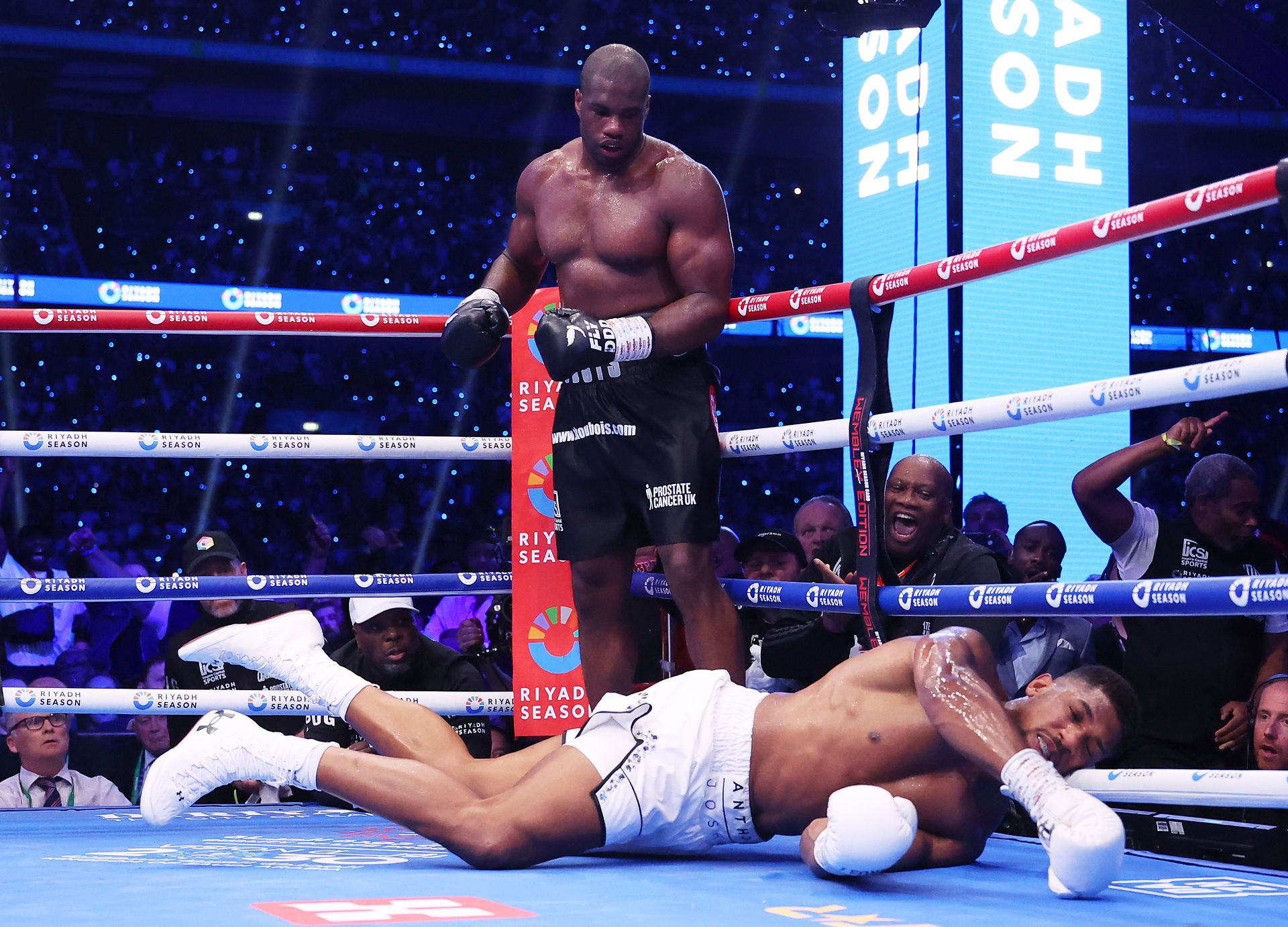 Anthony Joshua némi túlzással többször volt a Wembley padlóján, mint talpon. (Fotó: Getty Images)