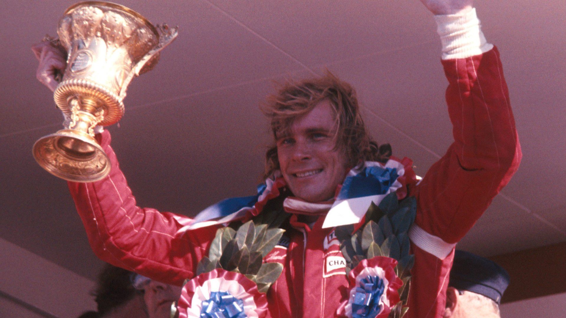 Több mint harminc stewardesszel szexelt Japánban, mielőtt felért a csúcsra – 46 évvel ezelőtt lett világbajnok az F1-legenda James Hunt + videó