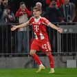 Lennart Karl 17 évesesn és 242 naposan volt eredményes a BL-ben