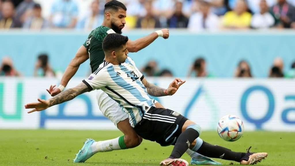 Az egyenlítő gól előtti pillanat, amikor Szaleh al-Sehri 10 méterről ballal elrúgta a labdát a keresztező Romero mellett. (Fotó: Getty Images)