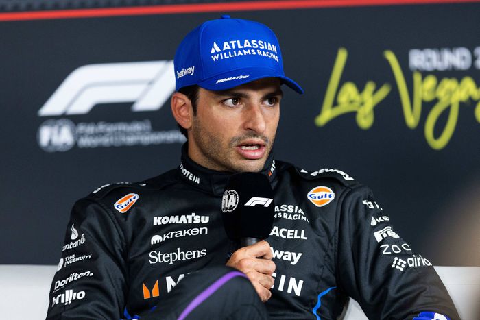 Sainz megtarthatja harmadik helyét