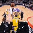 LeBron James huszonéves önmagát idézi, kis híján leszakította a gyűrűt – videóval
