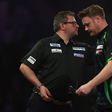Kiesett a négyszeres vb-elődöntős, és egy majdnem kilencnyilas a darts-világbajnokságon
