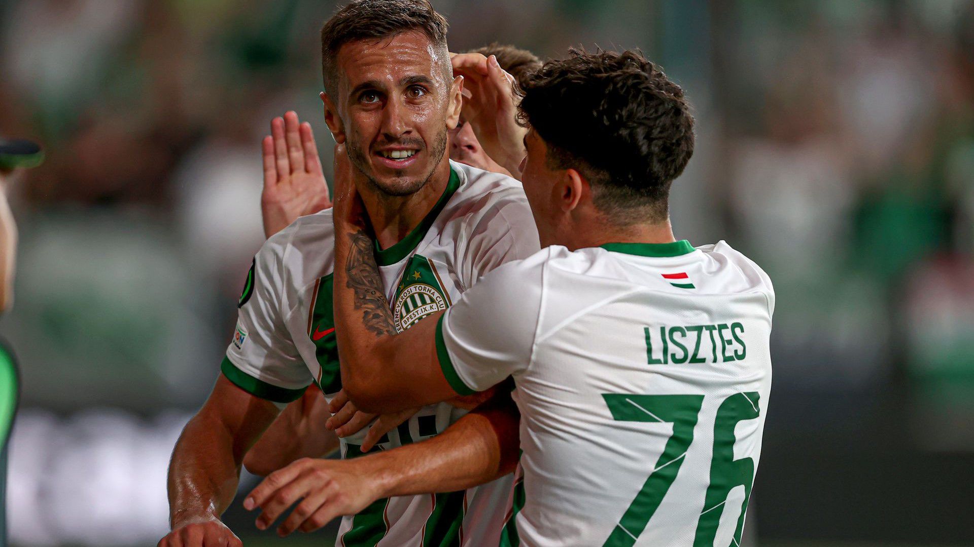 Alekszandar Pesics (balra) a harmadik gólt szerezte a Csukaricski ellen, így a Ferencváros magabiztos győzelemmel kezdte meg szereplését a Konferencia Liga csoportkörében. (Fotó: Pozsonyi Zita)
