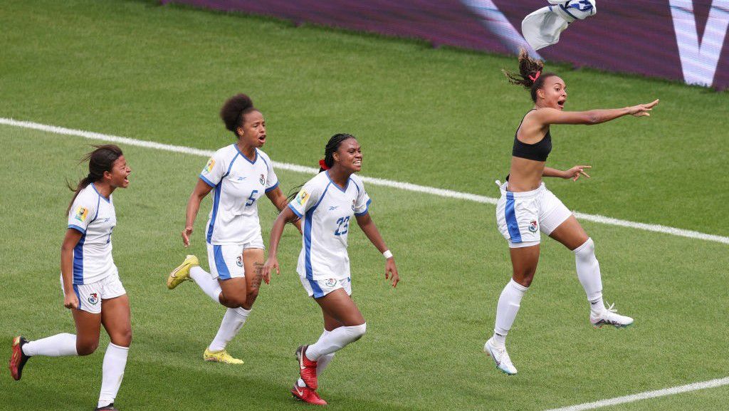 Lineth Cedeno és csapattársai így örültek, hogy Panama is kijutott a női labdarúgó-világbajnokságra. (Fotó: Getty Images)
